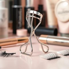 Jak używać zalotki do rzęs? Praktyczny przewodnik krok po kroku